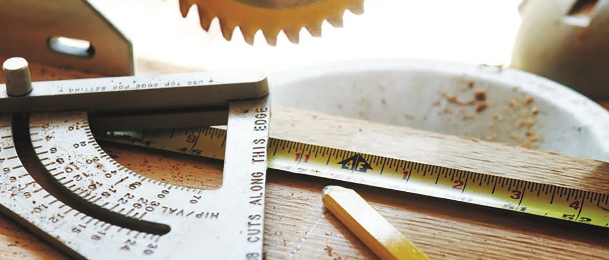 Tischler, Holz, Schreiner, Meister, Weiterbildung, Werkzeug, Werkstatt Tischler, Holz, Schreiner, Lineal, Meister, Fortbildung, Weiterbildung, Handwerk, Berlin, Werkzeug, Werkstatt, Säge