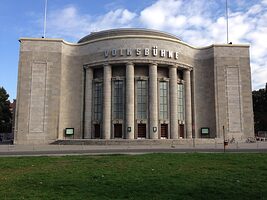 Wie viel Handwerk steckt im Theater? Wir besuchen die Volksbühne!